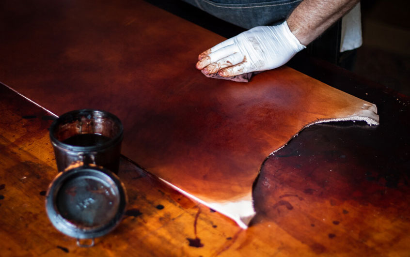 رنگ آمیزی چرم